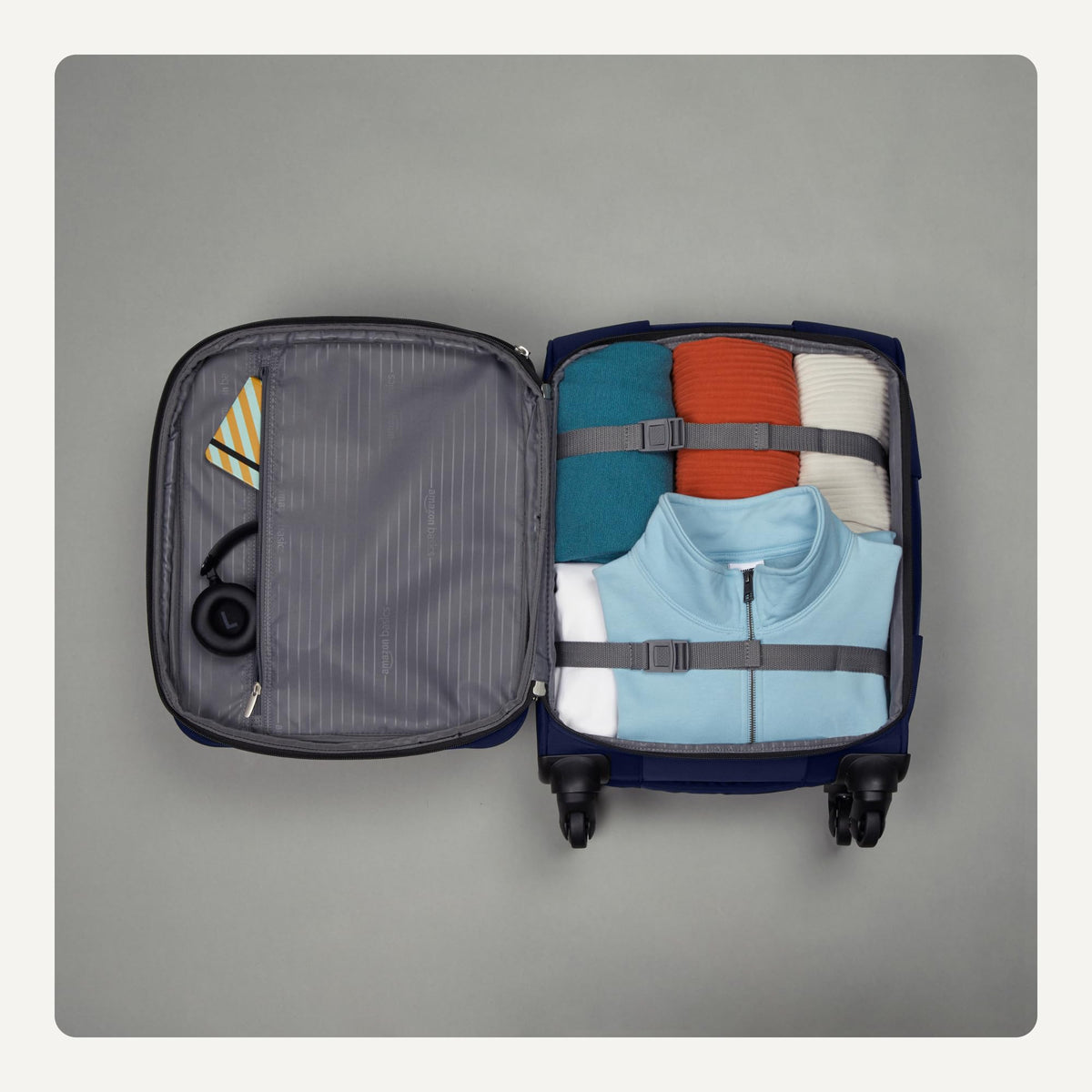 18" Medium Expandable Softside Suitcase with Spinner Wheels, Black T29199